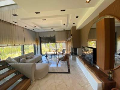 Site İçerisinde Müstakil Tripleks Villa 4+1 7