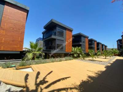 Site İçerisinde Müstakil Tripleks Villa 4+1 2