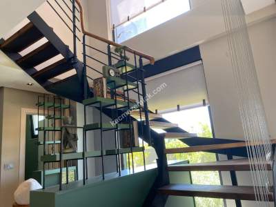 Site İçerisinde Müstakil Tripleks Villa 4+1 17