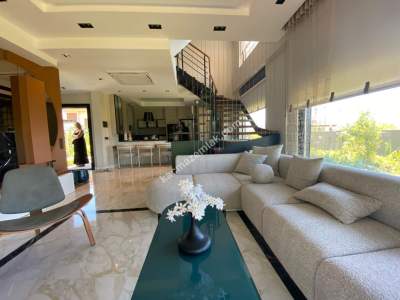 Site İçerisinde Müstakil Tripleks Villa 4+1 20