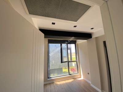 Site İçerisinde Müstakil Tripleks Villa 4+1 10