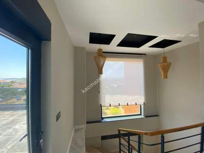 Site İçerisinde Müstakil Tripleks Villa 4+1 33