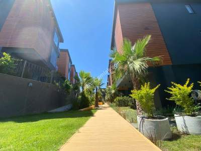 Site İçerisinde Müstakil Tripleks Villa 4+1 1