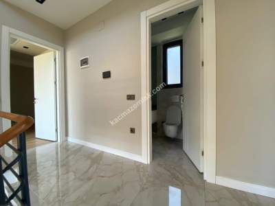 Site İçerisinde Müstakil Tripleks Villa 4+1 14