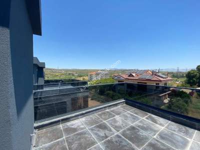 Site İçerisinde Müstakil Tripleks Villa 4+1 32