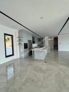 Alanya'da Deniz Manzaralı 5+3 Villa 3