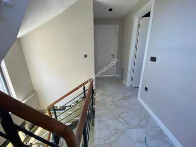 Doğanın Sessizliği İçinde Huzurlu Villa 4+1 21