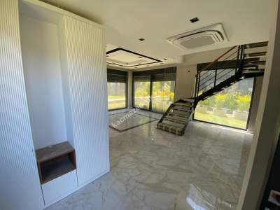 Doğanın Sessizliği İçinde Huzurlu Villa 4+1 18