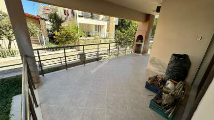 Kuşadası Davutlarda Köşe Konumlu Satılık Villa 4+1 25