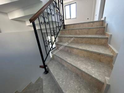 Altınoluk'da Kapalı Garajlı Bağımsız Satılık Villa 10