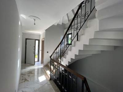 Altınoluk'da Kapalı Garajlı Bağımsız Satılık Villa 36