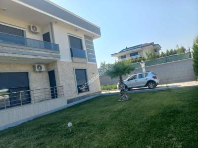 Manisa Gülbahçe'de Müstakil Havuzlu 5+1 Satılık Villa 9