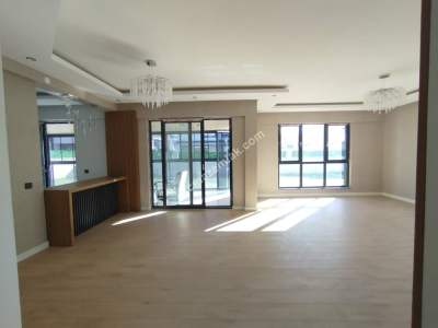 Sivas Satılık Villa Esenyurt Mah. 5+1 Kapalı Otoparklı 5