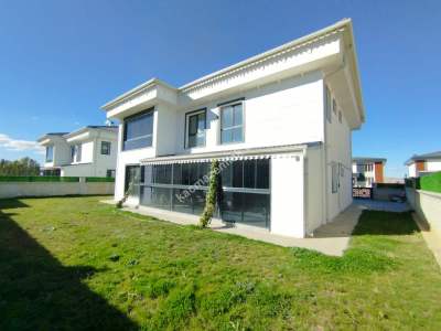 Sivas Satılık Villa Esenyurt Mah. 5+1 Kapalı Otoparklı