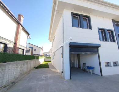Sivas Satılık Villa Esenyurt Mah. 5+1 Kapalı Otoparklı 40