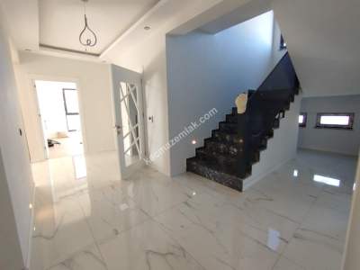 Sivas Satılık Villa Esenyurt Mah. 5+1 Kapalı Otoparklı 17