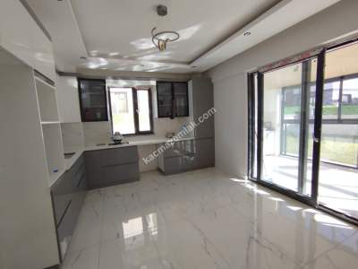 Sivas Satılık Villa Esenyurt Mah. 5+1 Kapalı Otoparklı 9