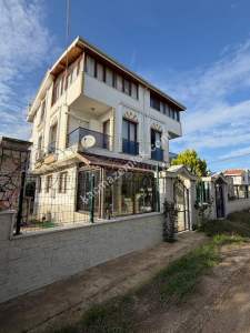 4+1 Köşe Başı,Denize Yakın Geniş Bahçeli Villa!