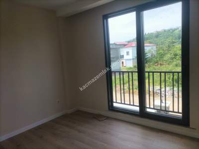 Kaçmaz Emlaktan Trabzon Beşikdüzünde Satılık Villa 9