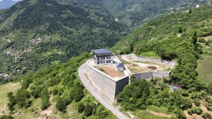 Kaçmaz Emlaktan Trabzon Maçka İlçesinde Satılık Villa 5