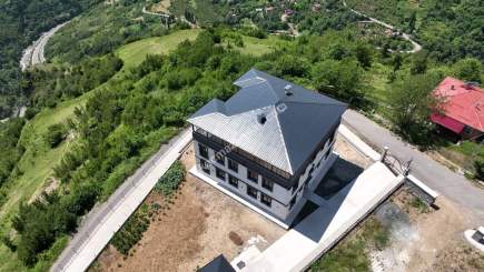 Kaçmaz Emlaktan Trabzon Maçka İlçesinde Satılık Villa 1