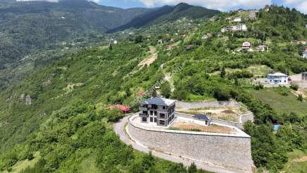 Kaçmaz Emlaktan Trabzon Maçka İlçesinde Satılık Villa 4