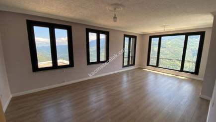 Kaçmaz Emlaktan Trabzon Maçka İlçesinde Satılık Villa 11