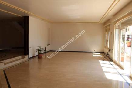 Çengelköy'de En İyi Boğaz Manzaralı İskeleli Yalı 13